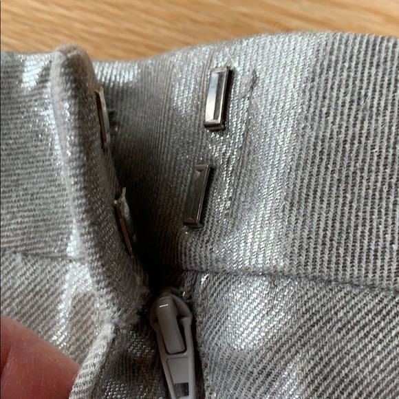 BEBE shorts size 0 shiny silver linen blend gray - Picture 7 of 7